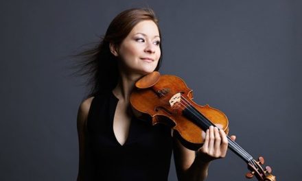 Meisterkonzert im Kurhaus Wiesbaden: Arabella Steinbacher – Weltklasse-Geigerin mit Esprit