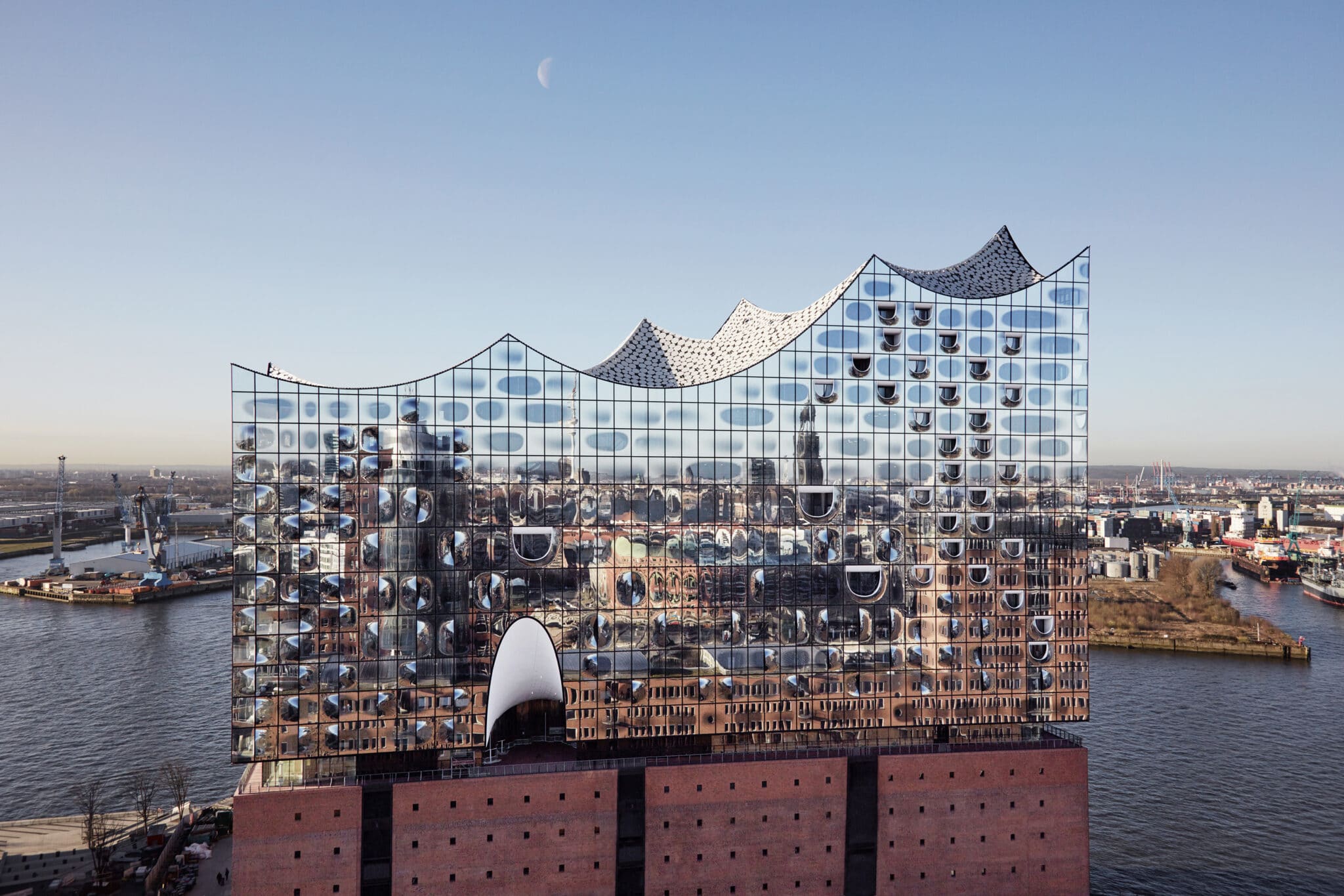Elbphilharmonie Hamburg: the new landmark of the Hanseatic city