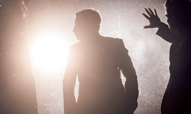 Theater und Konzerthaus Solingen: Lichter der Großstadt – ganz ohne Worte