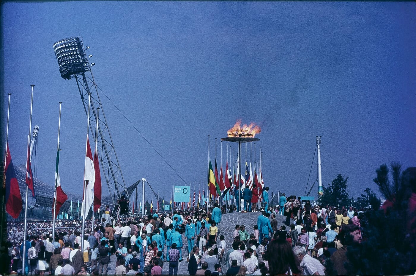 Leo Dübber, Trauerbeflaggung nach dem Attentat auf die israelische Olympiamannschaft, 1972, privat © Münchner Stadtmuseum