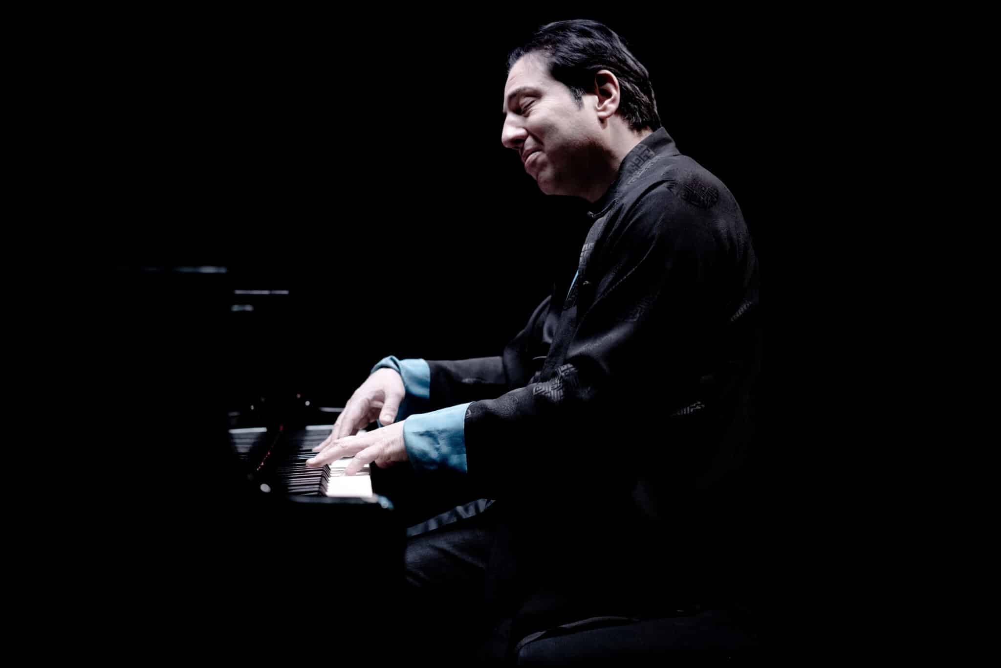 Fazil Say, spielt am 8. Juni ein Solo-Konzert © Marco Borggreve