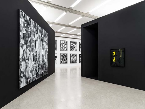 Installationsansicht, „Adam Pendleton. Blackness, White, and Light”, Foto: Klaus Pichler, © mumok