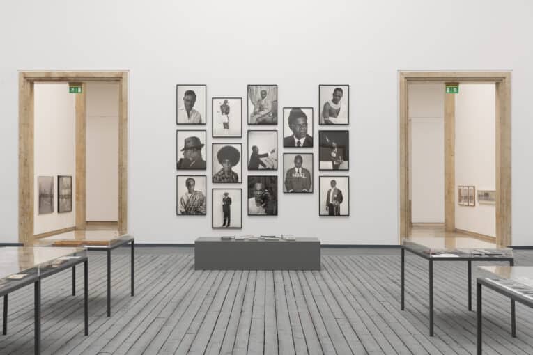 Trace - Formations of Likeness, Fotografie & Video aus The Walther Collection. Installationsansicht Haus der Kunst, 2023. Foto: Maximilian Geuter