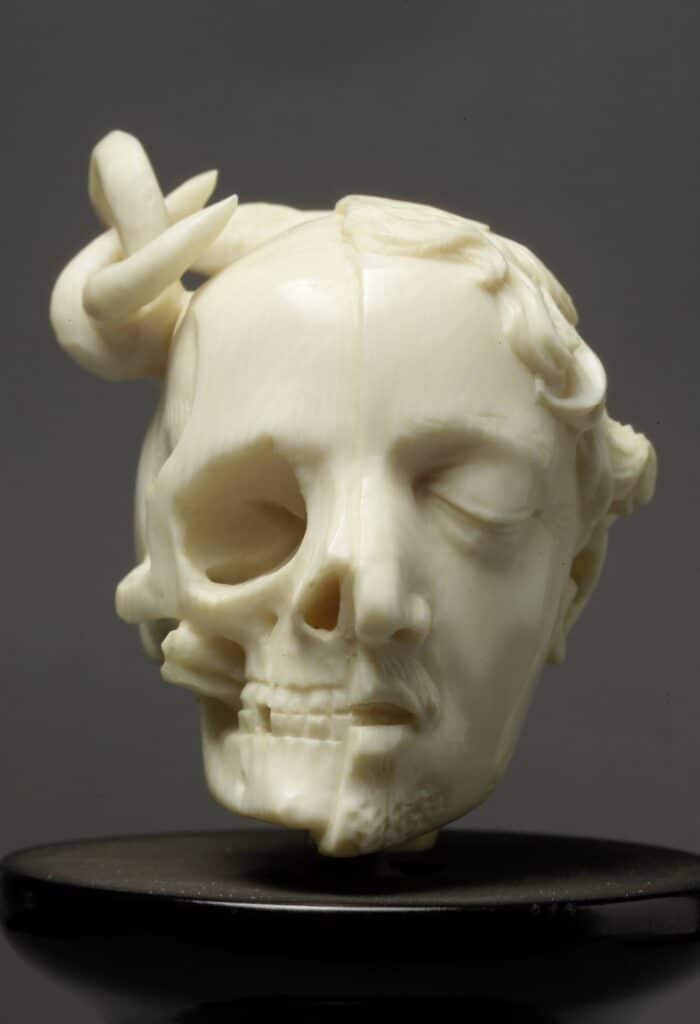 Vantias Kopf (Memento-Mori), 1. Hälfte 17. Jahrhundert, Elfenbein. © KHM-Museumsverband
