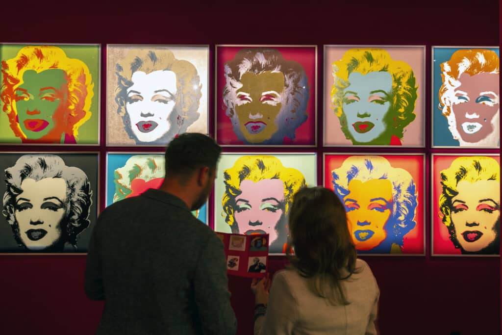 Andy Warhol - Stars & Stories lautet der Titel der Ausstellung, die bis zum 15. Oktober 2023 im Kunstmuseum Lindau zu sehen ist. Bild: Christian Flemming
