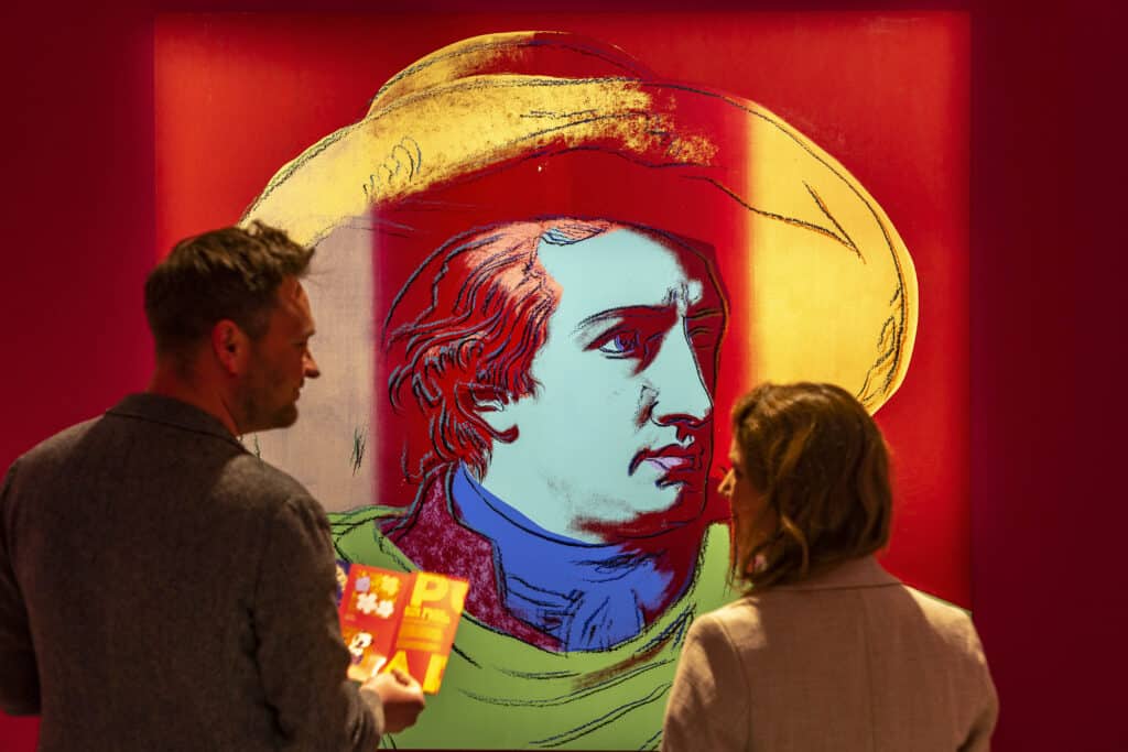 Andy Warhol - Stars & Stories lautet der Titel der Ausstellung, die bis zum 15. Oktober 2023 im Kunstmuseum Lindau zu sehen ist. Bild: Christian Flemming