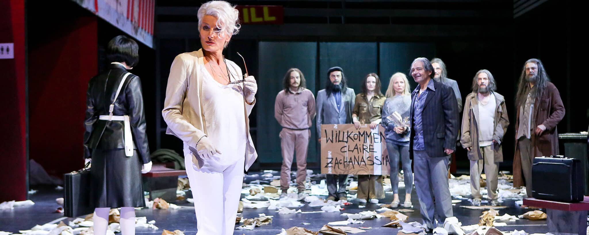 Figurenkonstellation Der Besuch Der Alten Dame Schlosstheater Celle: Der Besuch der alten Dame - SIMsKultur