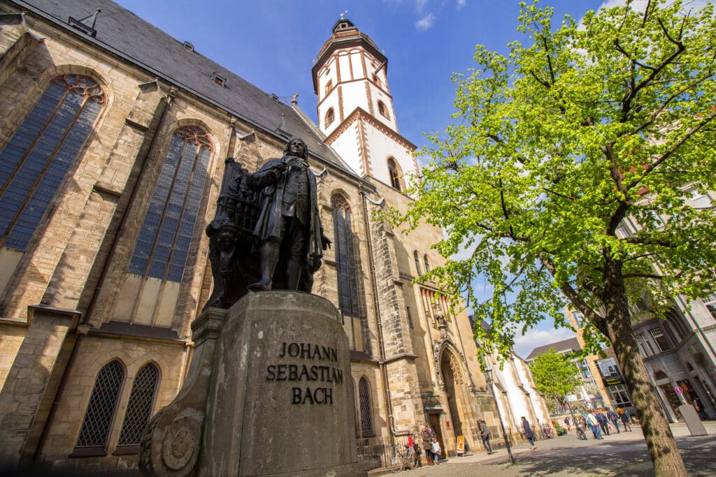 Bach monument in front of St. Thomas Church © Tom Williger