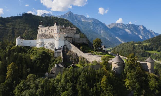 Château de Hohenwerfen dans le Pongau salzbourgeois : un voyage dans le temps au Moyen Âge