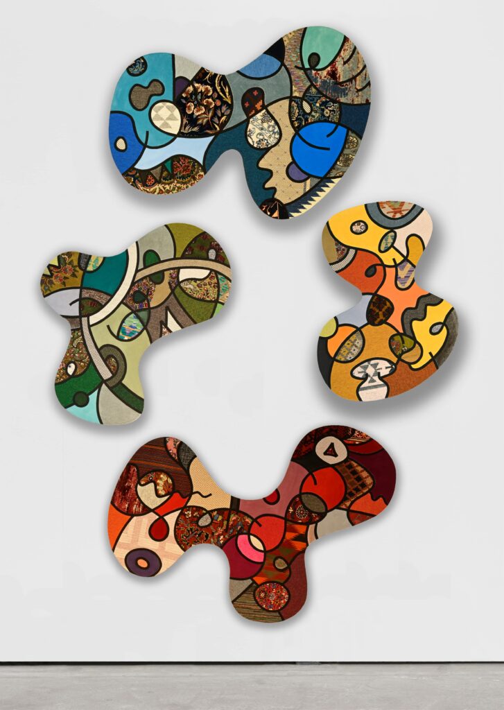 Nevin Aladağ, Social Fabric, Floating Leaves, 2023, Ensemble aus vier organischen Formen, Teppichstücke auf Holz, © VG Bild-Kunst, Bonn 2024, Foto: Nevin Aladağ