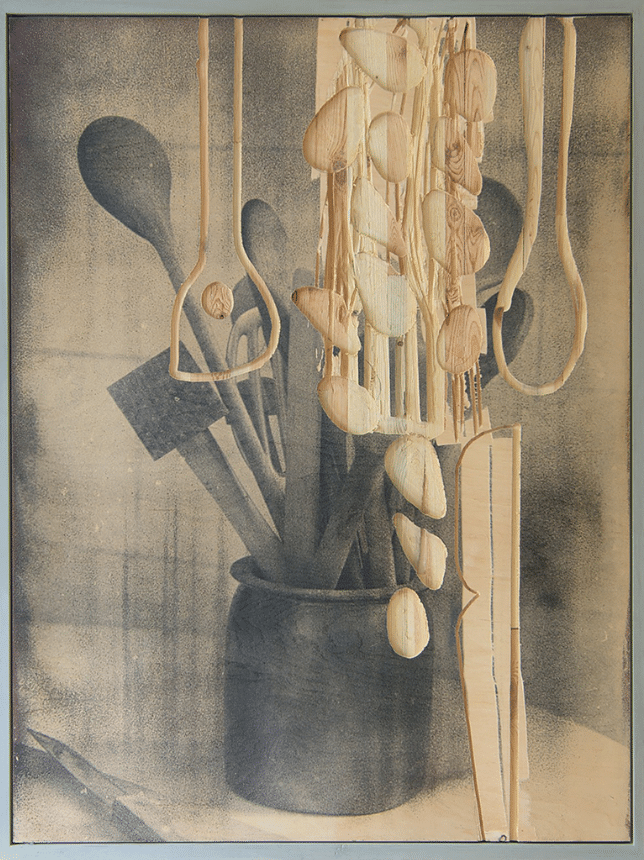 Olaf Metzel / Ulrich Görlich, woodcut (spoon), 1990, wood relief, 125 x 95 cm, Kunstmuseum Reutlingen, Photo: Kunstmuseum Reutlingen, © VG Bild-Kunst, Bonn 2024.