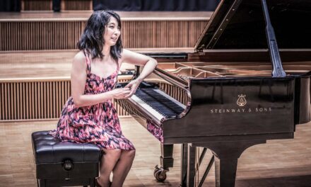 Staatstheater Kassel: Sinfoniekonzert mit der Pianistin Claire Huangci