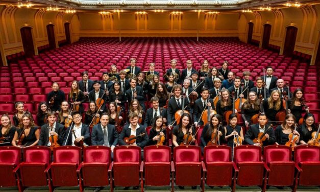 Laeiszhalle Hamburg: Albert Schweitzer Youth Orchestra and Caspar Frantz