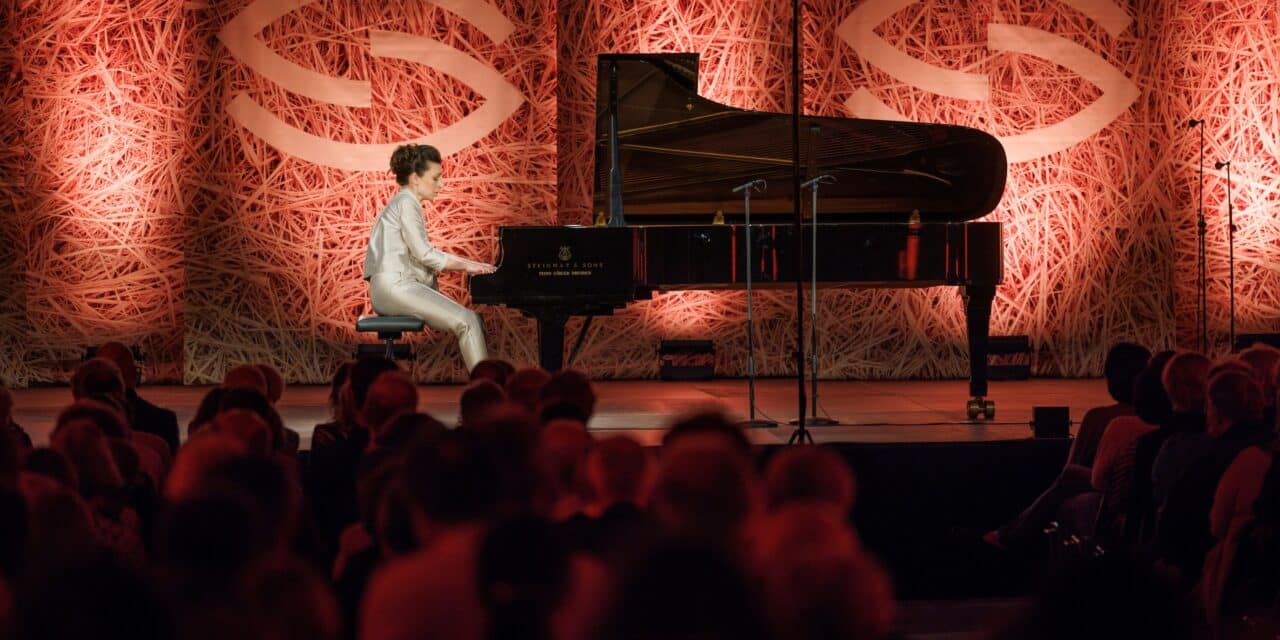 Sendesaal Bremen: AUF SCHWARZEN UND WEIßEN TASTEN II: YULIANNA AVDEEVA