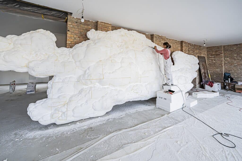 Eine Wolke für die Stadtmauer, Bildhauerin Julia Schleicher © M. Ritzmann/ Kunststiftung Sachsen-Anhalt