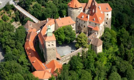 FRIEDENSBURG SCHLAINING: Entdeckungsreise zwischen Geschichte, Dialog und Kultur