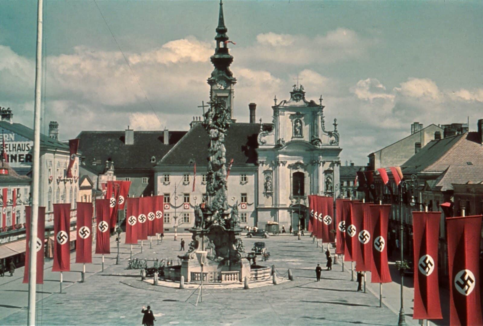 Rathausplatz vor der "Volksabstimmung" 1938 © Stadtarchiv St. Pölten