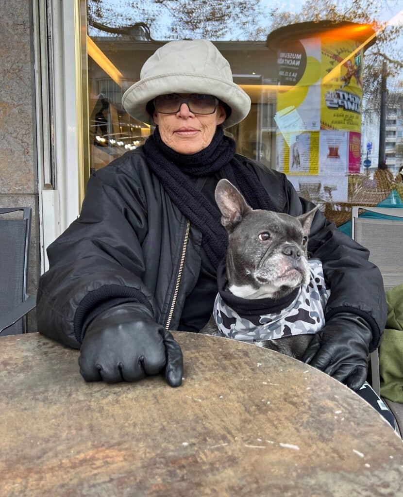 Cosima von Bonin und Eddie, Foto: Simone Junker, 2024