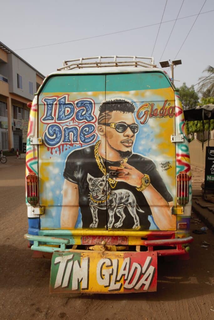 Der Musiker Iba One ist einer der populärsten Rapper Malis. Bamako, Mali, 2024, Fotografie © Seydou Camara