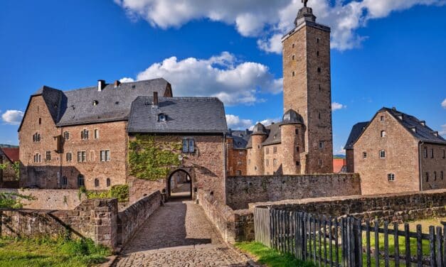 Staatliche Schlösser und Gärten Hessen: Neue museale Präsentationen auf Schloss Steinau an der Straße