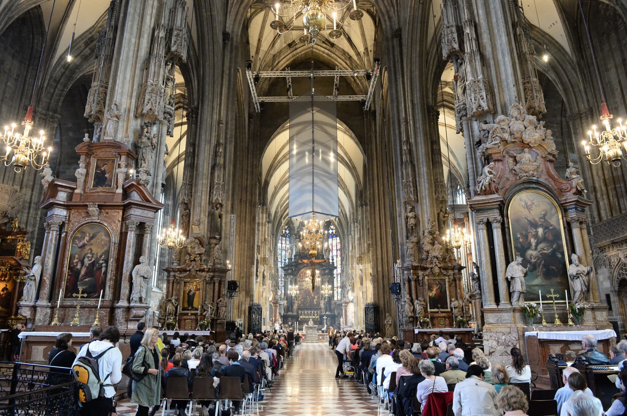 Stephansdom, innen © kathbild.at / Franz Josef Rupprecht