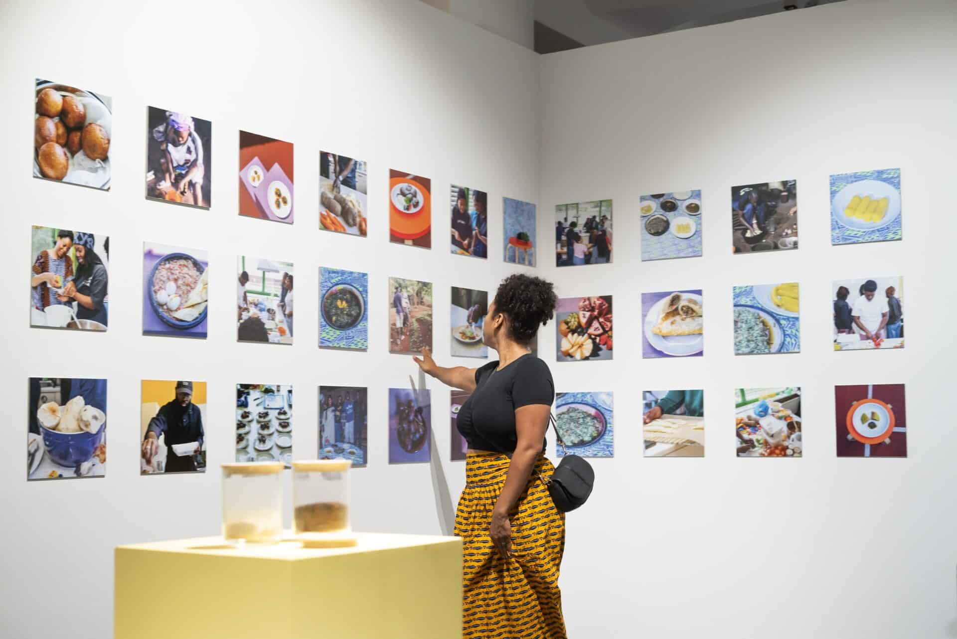 Blick in die Ausstellung "Roots in Motion" © Miu-Wah Lok