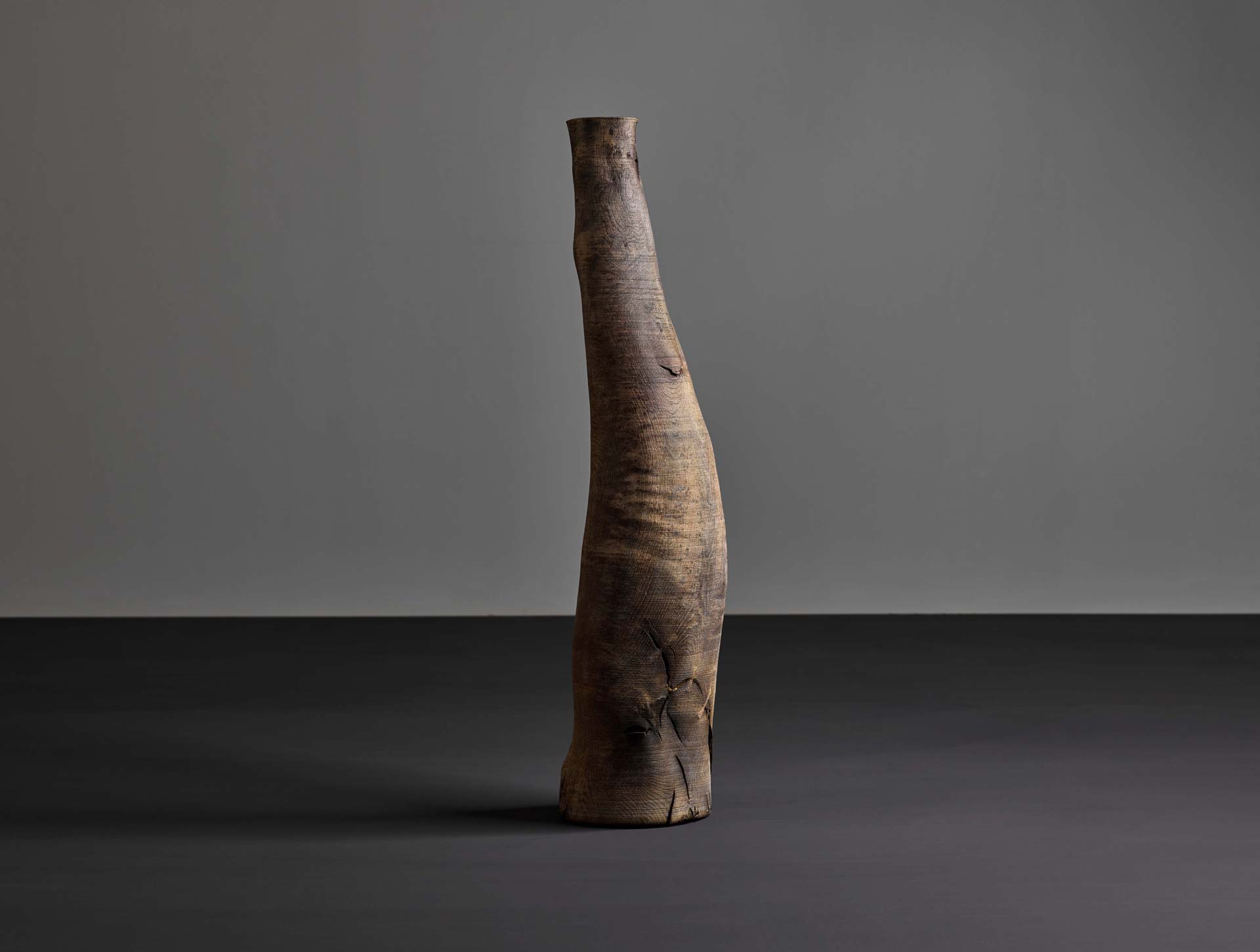 ERNST GAMPERL, 32/2016//230, 2016, oak, limed, h. 113 cm, dm. 24 cm, Loewe Craft Prize 2017, photo: Bernhard Spöttel © Ernst Gamperl
