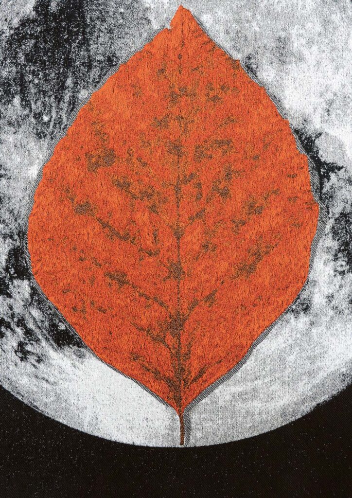 Ana Torfs,The Day You Were Thinking About the Sibyl While You Were Picking Autumn Leaves, Detail einer Tapisserie, 2020–2025. In Kooperation mit TextielLab, Tilburg © Foto: Ana Torfs, 2025