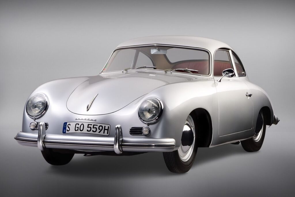 Sonderausstellung „Ferdinand Porsche und andere Pioniere. Wegbereiter der Mobilität aus Böhmen und Mähren“ © Sudetendeutsches Museum