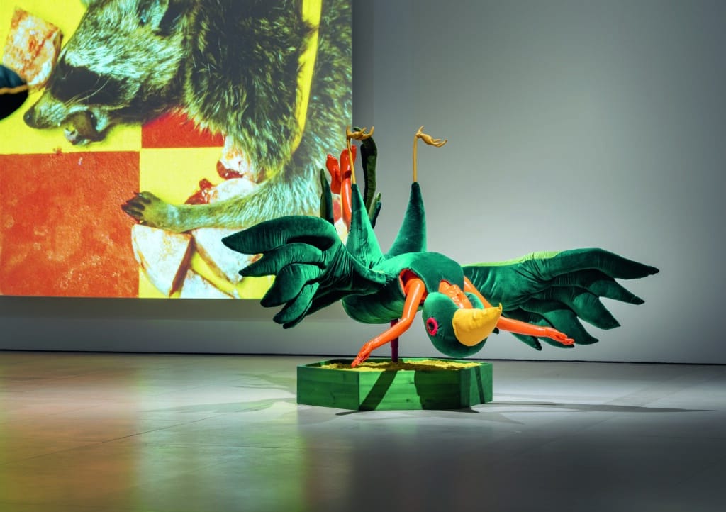 Marianna Simnett, Installationsansicht, Prayers for Roadkill (Bird), 2022, © Courtesy the artist und Société, Berlin, Foto: Henning Krause