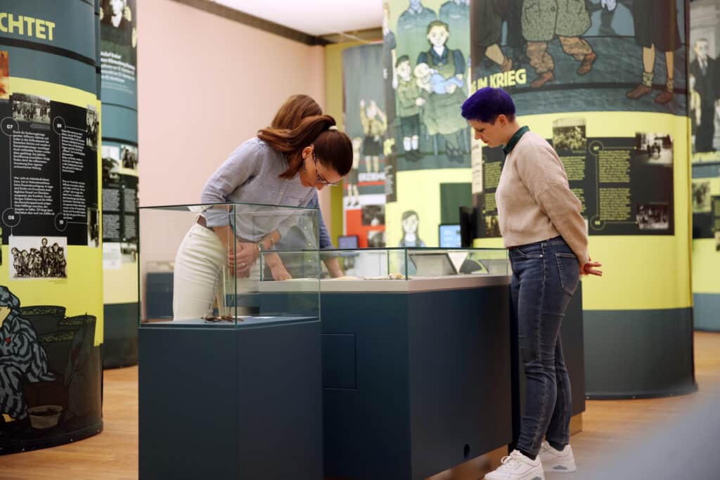 Ausstellungsansicht „Kinder des Krieges” © NÖ Museum Betriebs GmbH, Weinfranz