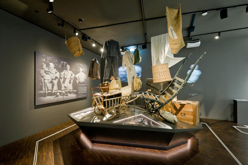 Blick in die Dauerausstellung © Sudetendeutsches Museum
