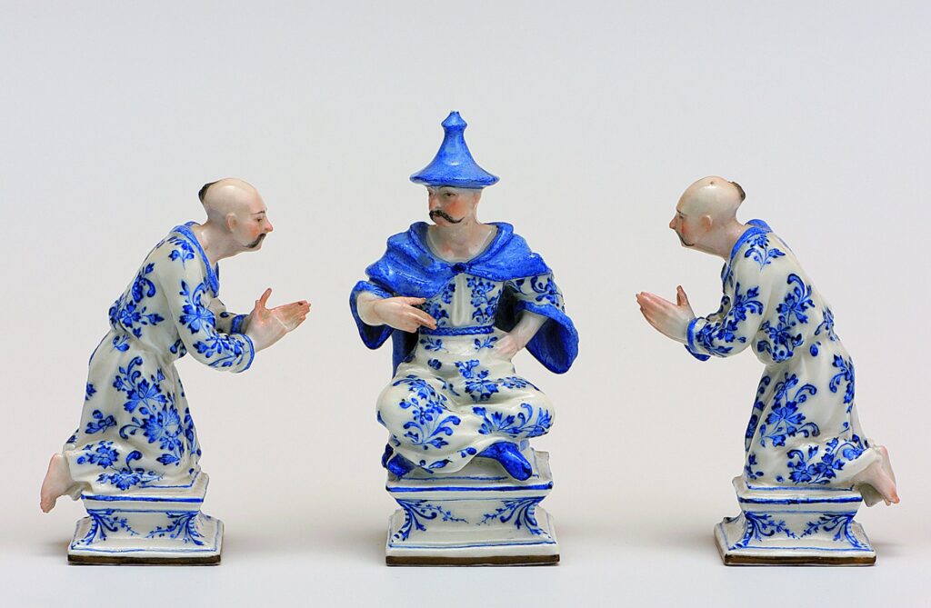 Figuren eines Schachspiels nach chinesischer Art, Meißen, um 1740, Porzellan © Museen der Stadt Bamberg