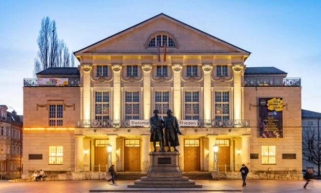 DNT - Deutsches Nationaltheater and Staatskapelle Weimar: Three Hazelnuts for Cinderella