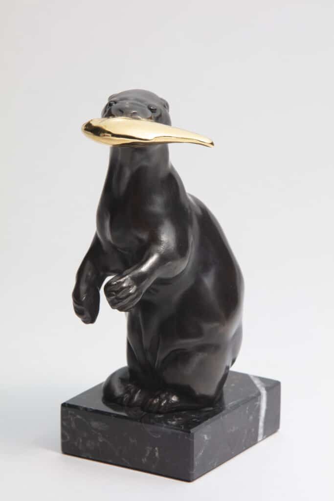August Gaul (1869-1921), Otter with fish, 1902, bronze, gold, 22 x 9 x 12 cm, Frankfurt, Giersch Collection, Photo: Uwe Dettmar