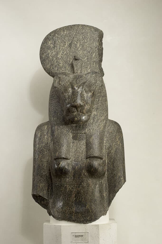 Statue of the goddess Sakhmet, Egypt, New Kingdom, 18th Dynasty, c. 1375 BC Granite, height 112 cm, Liebieghaus Skulpturensammlung, Frankfurt am Mai