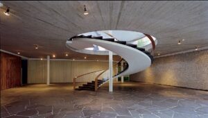 SMP Foyer mit Wendeltreppe © Foto: Valentin Wormbs