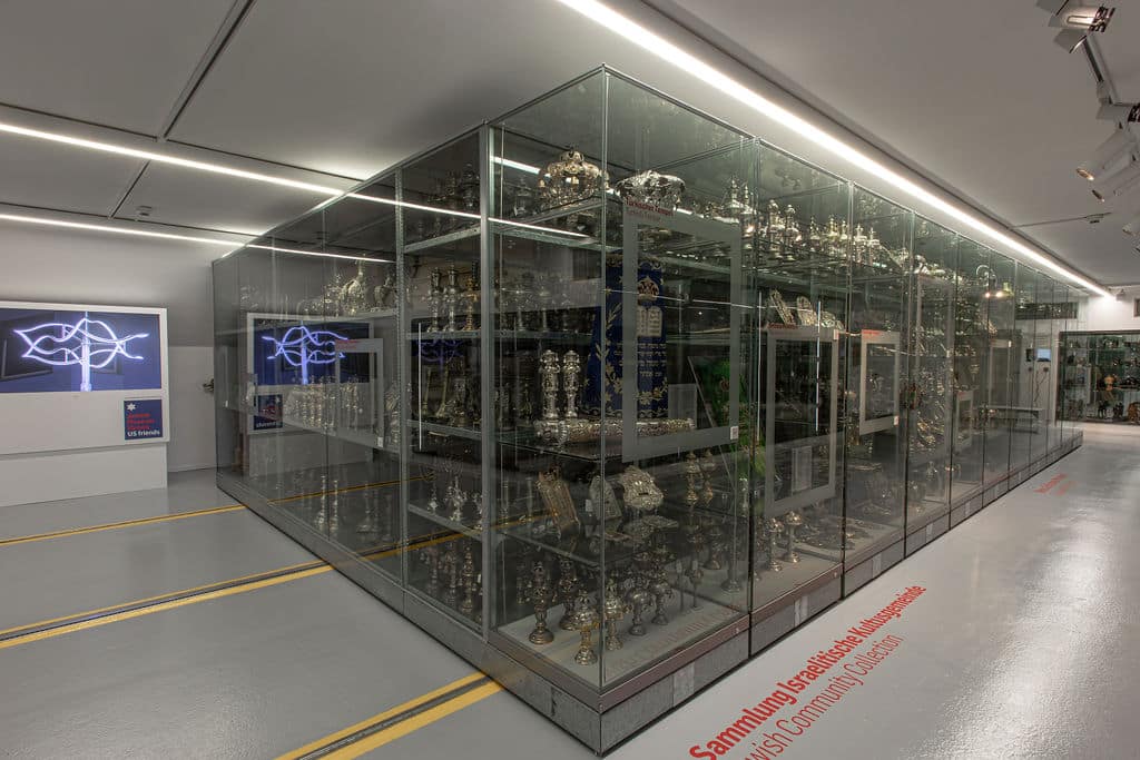 Displayed collection © Ouriel Morgensztern