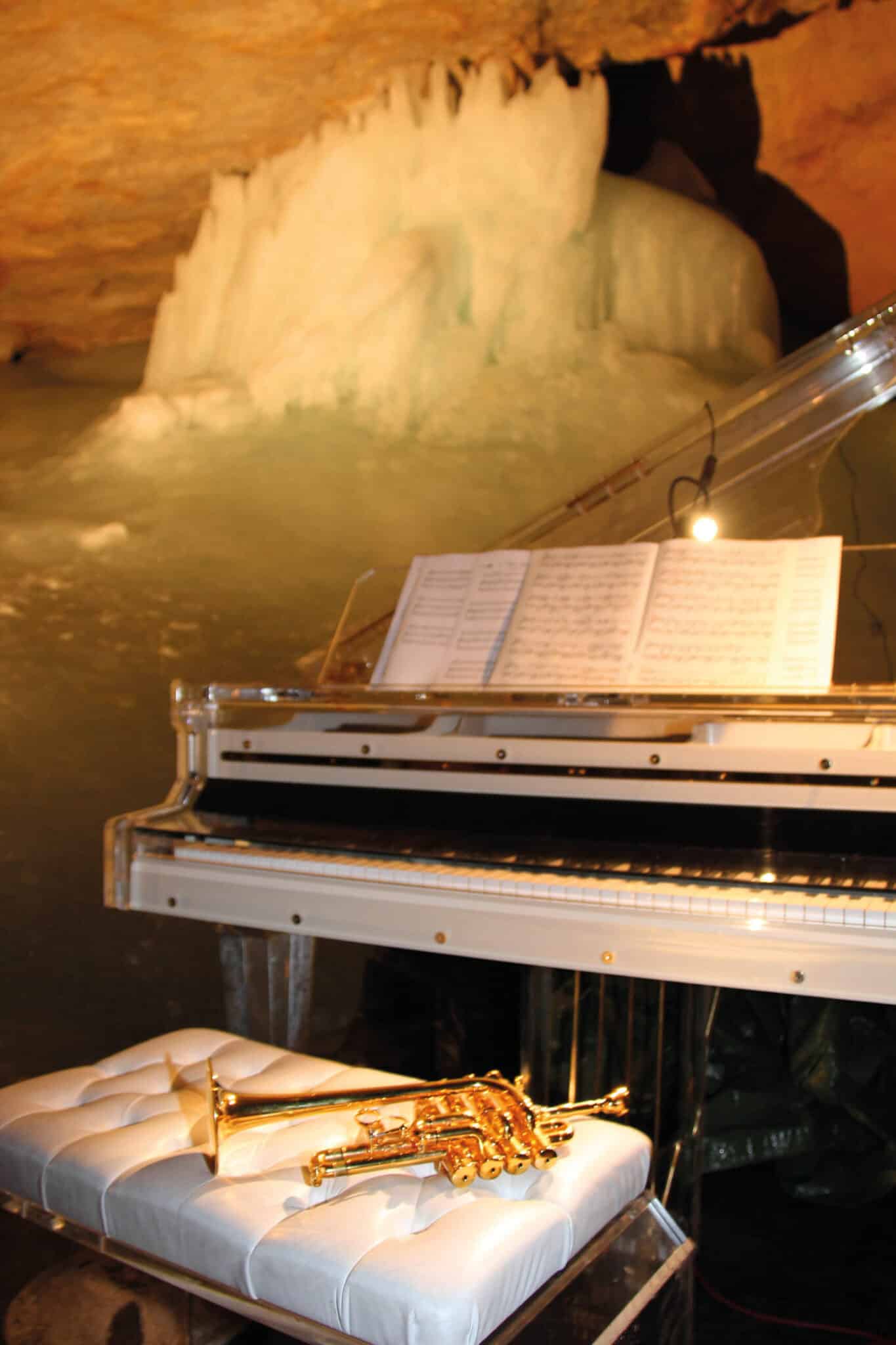 EISKLANG KONZERTE In der Dachstein Rieseneishöhle © Eisklang Konzerte