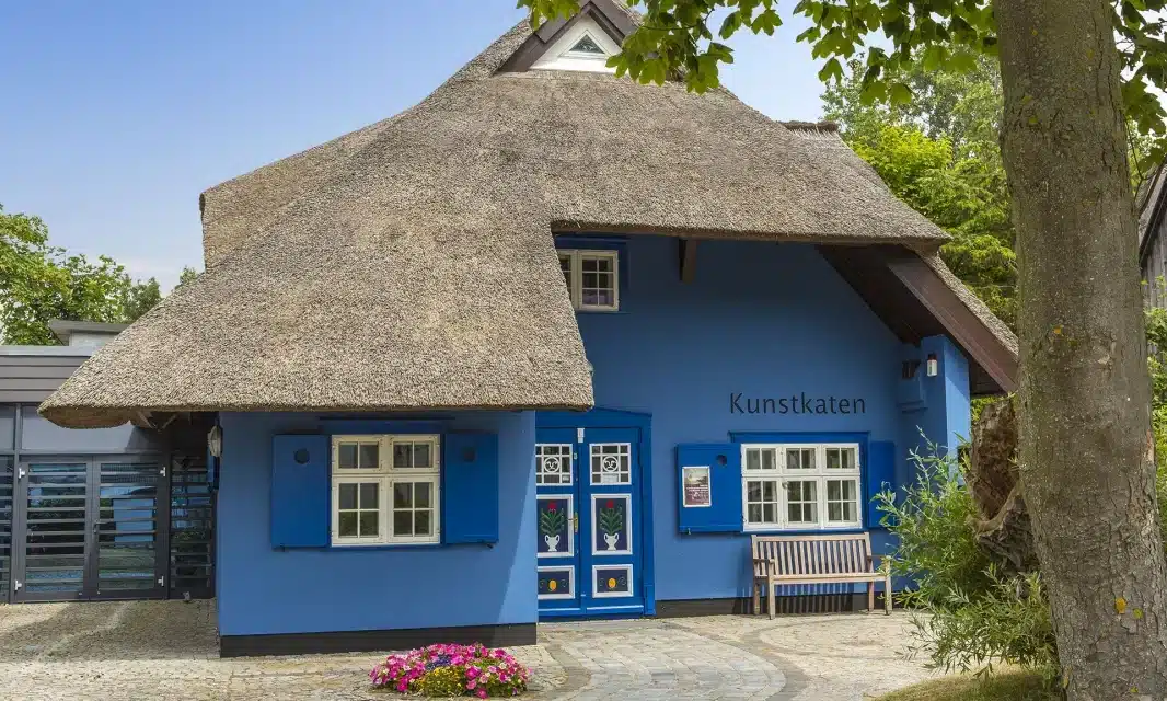 Küstenlinien und Lichtspiele: Manfred Pietsch im Kunstkaten Ahrenshoop
