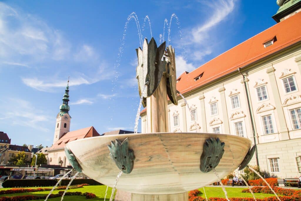 Brunnen von Kiki Kogelnik im Park des Landhauses, Foto: pixelpoint/Handler