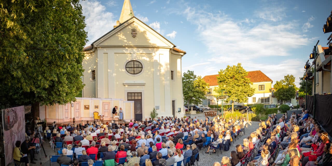 Lachen über das Geld – Molières „Der Geizige” beim Theater Sommer Parndorf