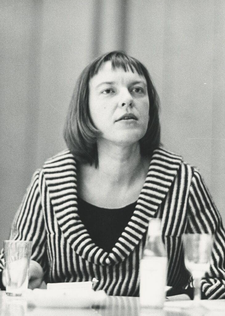 Ingeborg Bachmann bei der Pressekonferenz zur Premiere von „Der Prinz von Homburg“ am 22. Mai 1960 in der Hamburgischen Staatsoper