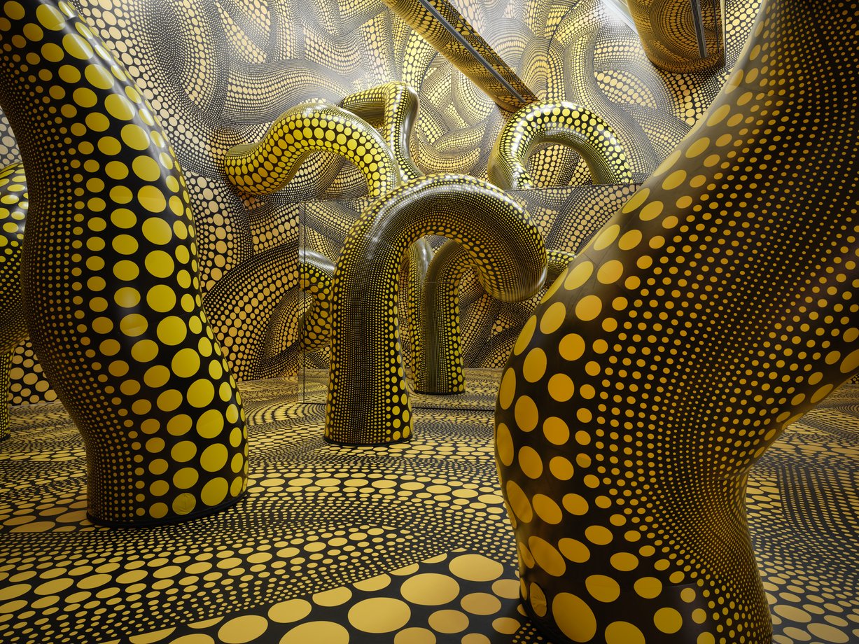 Installationsansicht Yayoi Kusama, Museum Ludwig Köln, 2026 Infinity Mirrored Room—The Hope of the Polka Dots Buried in Infinity Will Eternally Cover the Universe, 2025, detail, Sammlung der Künstlerin © YAYOI KUSAMA Courtesy of Ota Fine Arts, Foto: Historisches Archiv mit Rheinischem Bildarchiv, Tobias Kreusler
