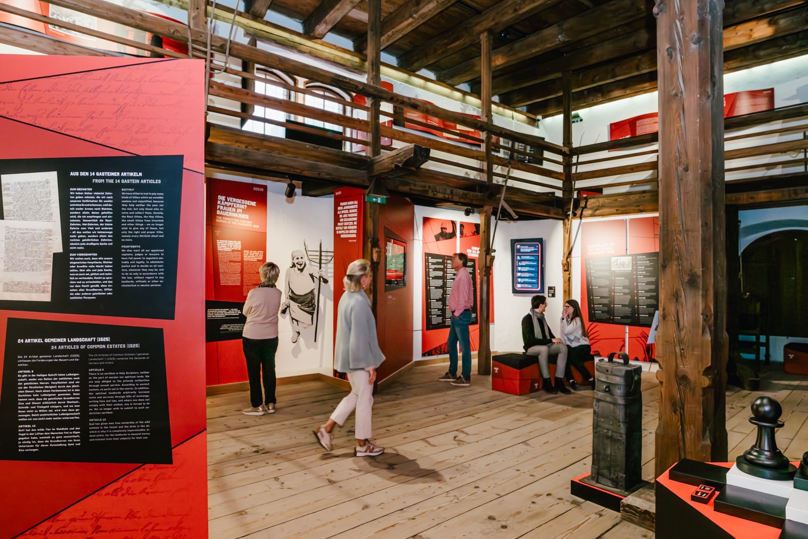 Blick in die Ausstellung „„Der Aufstand“ – Die Burg Hohenwerfen im Salzburger Bauernkrieg 1525/26“ © Salzburger Burgen und Schlösser