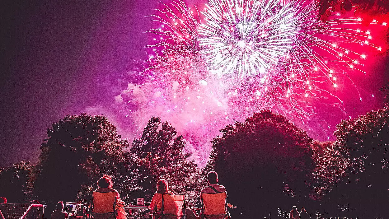 Feuerwerk beim Klassik Open-Air Konzert im Britzer Garten © Stefan Klenke