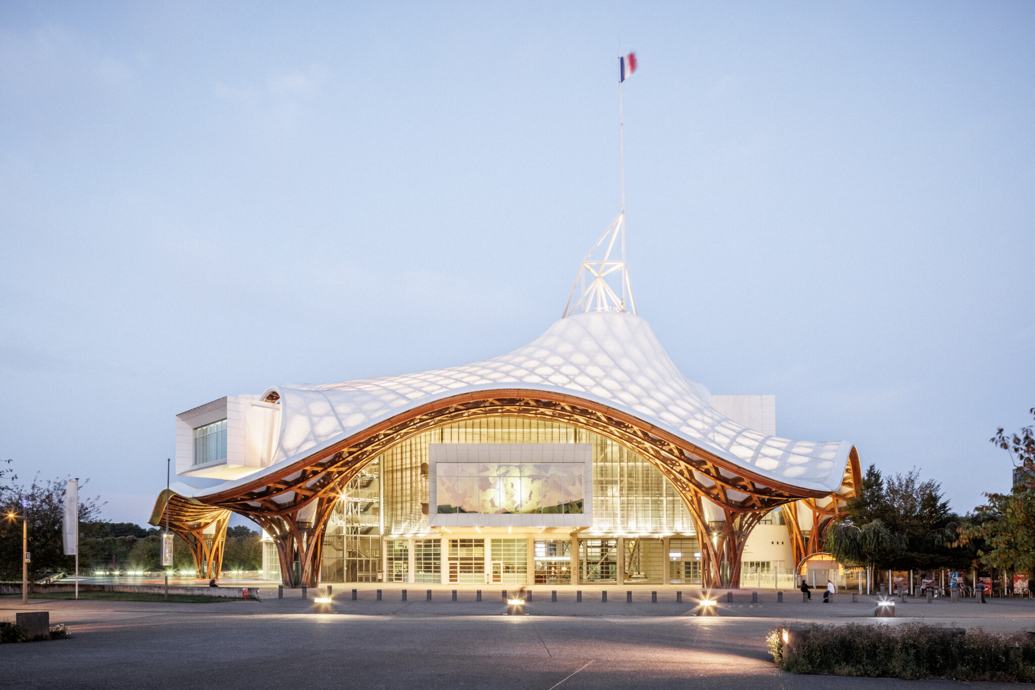 Centre Pompidou-Metz: © Shigeru Ban Architects Europe et Jean de Gastines Architectes, avec Philip Gumuchdjian pour la conception du projet lauréat du concours / Metz Métropole / Centre Pompidou-Metz / Photo : 11H45 / Florent Michel