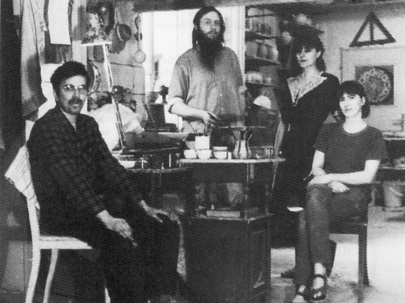 Keramikwerkstatt Wilfriede Maaß, Anfang der 1980er Jahre: Reinhard Sandner, Helge Leiberg, Cornelia Schleime, Wilfriede Maaß © Archiv Uta Grundmann