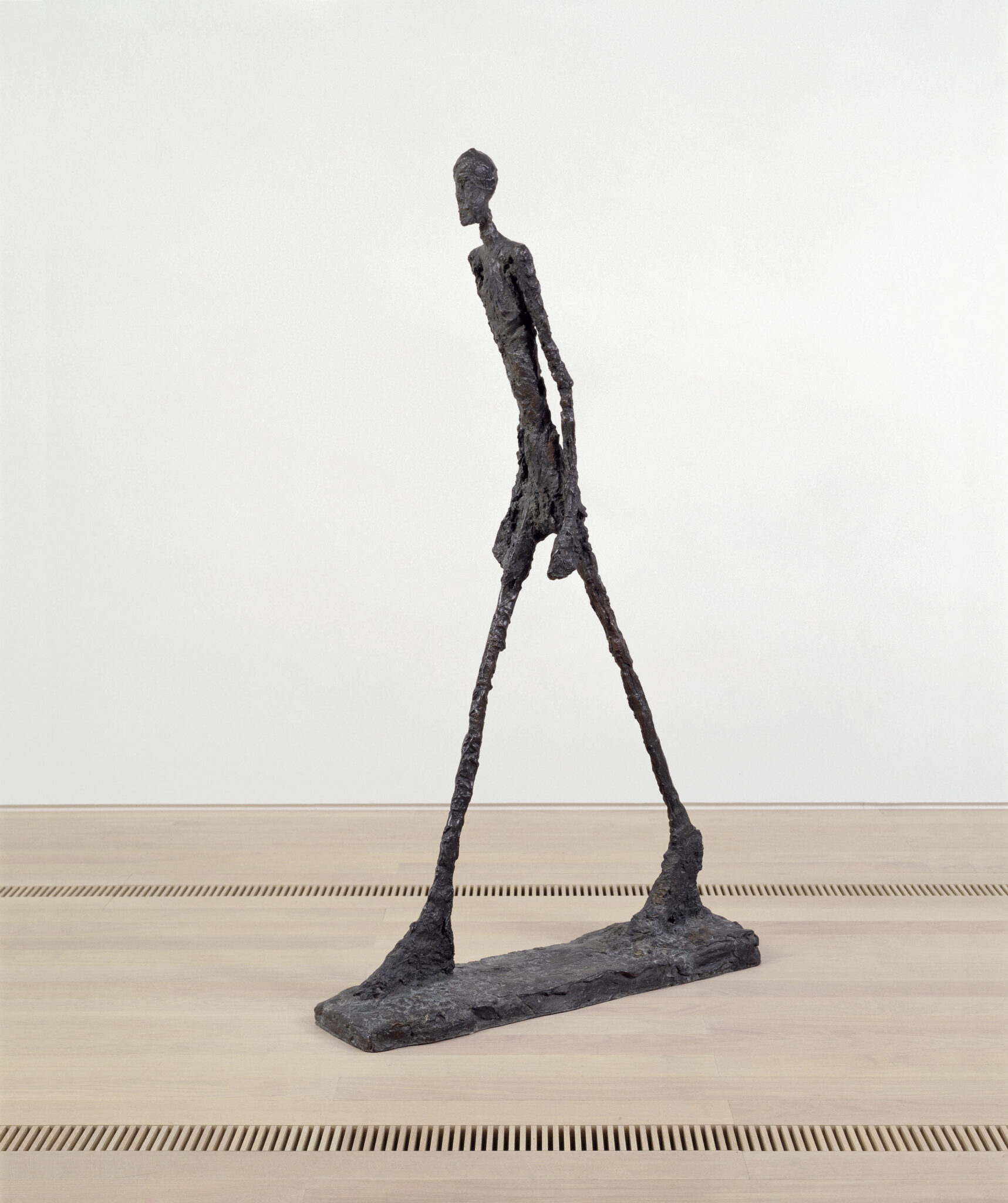 Alberto Giacometti, Schreitender Mann II, 1960, Bronze, 189 x 26 x 110 cmFondation Beyeler, Riehen/Basel © 2017, Fondation Giacometti/ProLitteris, ZürichFoto: Robert Bayer, Basel