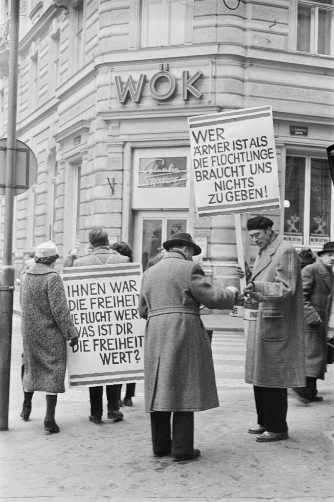 Spendensammeln vor der Wirtschaftskammer, Alfred Cermak, 1956 © Österreichische Nationalbibliothek